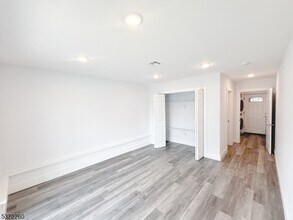 93 Prospect St in Garfield, NJ - Foto de edificio - Building Photo