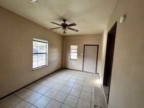 202 Lobo Loop in Laredo, TX - Building Photo - Building Photo