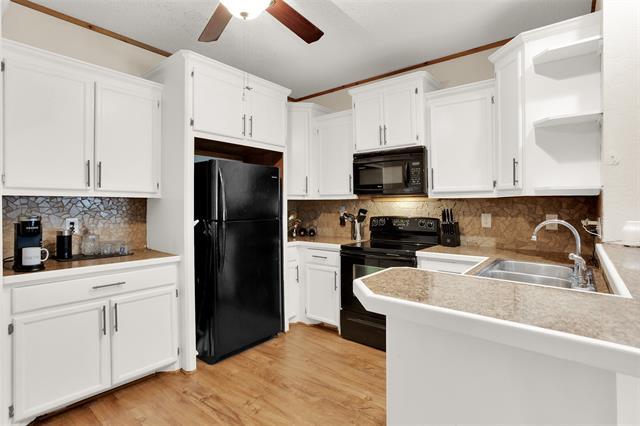 property at 2164 Tanglewood Blvd