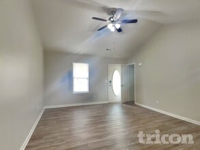 705 Continental Dr in Concord, NC - Foto de edificio - Building Photo