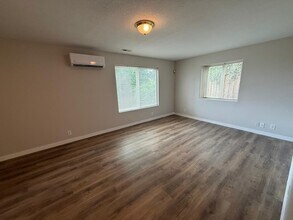 11896 SE Sovereign Ct, Unit A in Happy Valley, OR - Building Photo - Building Photo
