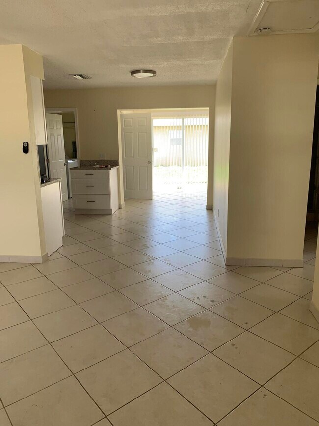 2802 Regency Ct in Delray Beach, FL - Building Photo - Building Photo