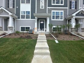 8750 Clover Ln in Saint John, IN - Building Photo