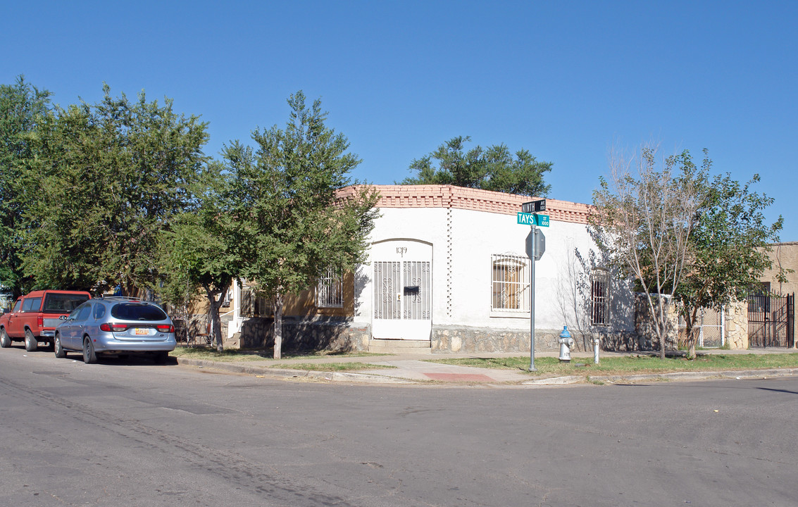 1019 Tays St in El Paso, TX - Building Photo