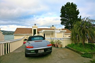 184 Cazneau Ave in Sausalito, CA - Foto de edificio - Building Photo