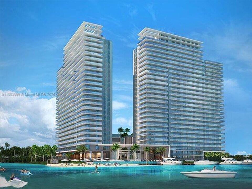 16385 Biscayne Blvd in Aventura, FL - Building Photo