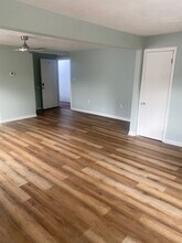 933 Roosevelt Blvd in Eleanor, WV - Foto de edificio - Building Photo