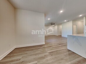 11614 Hillside Dr in Jacksonville, FL - Foto de edificio - Building Photo