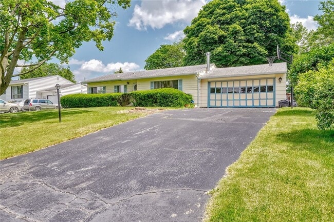 16 Pauline Cir in Rochester, NY - Building Photo - Building Photo