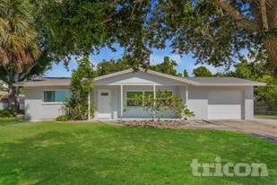 6325 Mosby Pl in Sarasota, FL - Building Photo