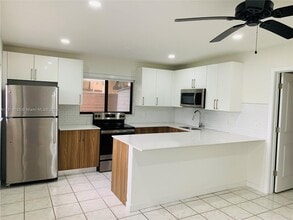 2790 SW 32nd Ave in Miami, FL - Building Photo - Building Photo
