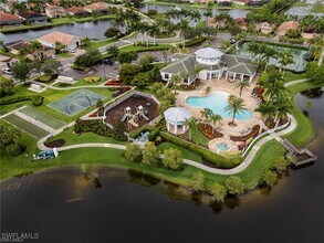 3805 Tilbor Circle in Ft. Myers, FL - Foto de edificio - Building Photo