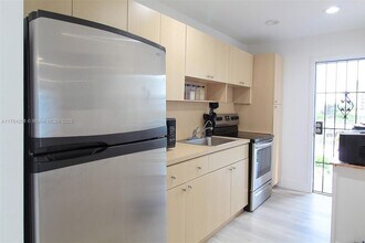 1615 West Ave in Miami Beach, FL - Building Photo - Building Photo