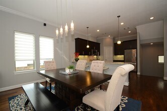 2211 Hutchins St in Houston, TX - Building Photo - Building Photo