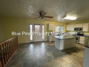 810 Tennis Ct Dr in Ammon, ID - Building Photo - Building Photo