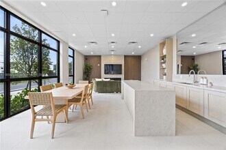 21850 Old Dixie Hwy in Miami, FL - Building Photo - Building Photo