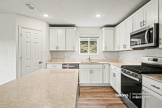 1020 Valerian Dr in Haslet, TX - Foto de edificio - Building Photo