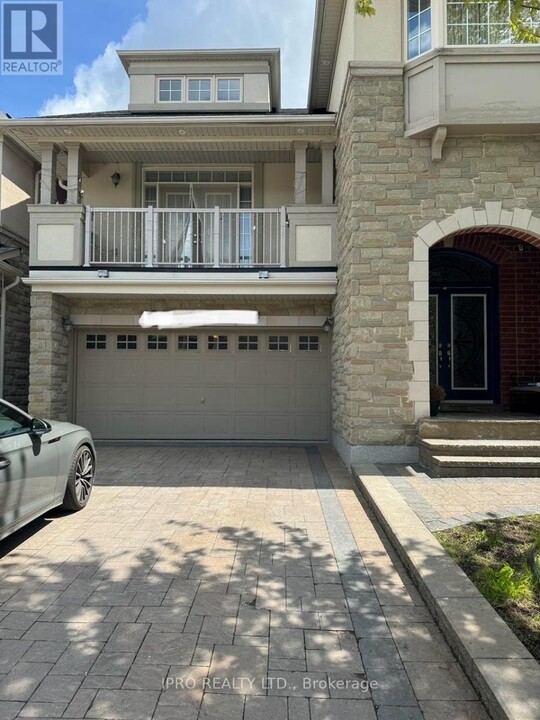 46 Langhorst Crescent in Richmond Hill, ON - Building Photo