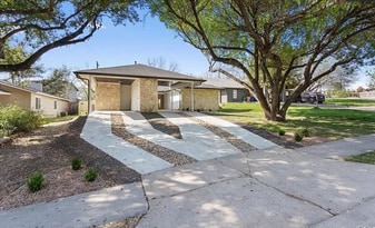 2406 Burleson Ct in Austin, TX - Building Photo