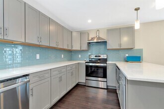 43 Wright Ave, Unit 1 in Medford, MA - Foto de edificio - Building Photo