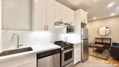 2-216 Seaton St in Toronto, ON - Building Photo - Building Photo