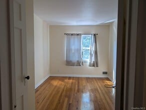 75-40 197th St in Queens, NY - Building Photo - Building Photo