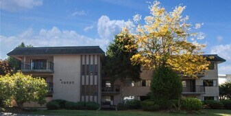 1285 Martin St in White Rock, BC - Building Photo