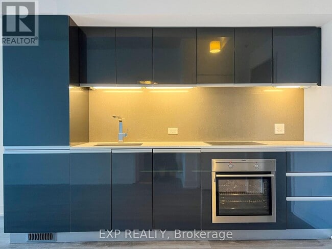 20 Gladstone Ave in Toronto, ON - Building Photo - Building Photo