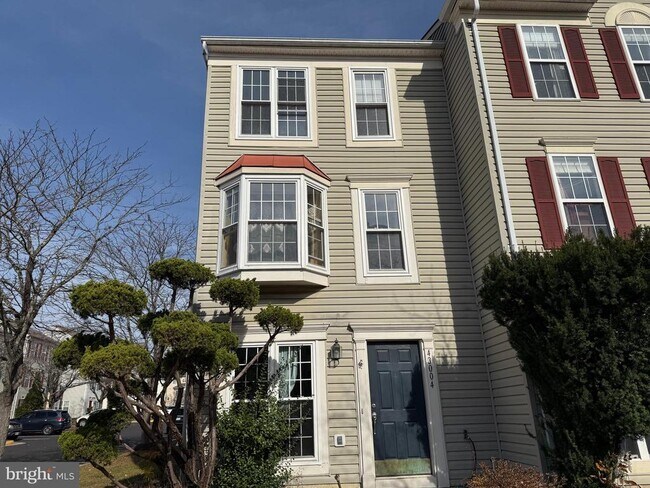 43004 Beachall St in Chantilly, VA - Building Photo - Building Photo