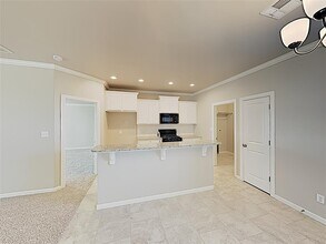 10616 Mountain Fork Dr in Yukon, OK - Building Photo - Building Photo