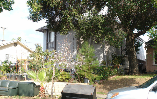 1369 Kent Pl in Glendale, CA - Foto de edificio - Building Photo