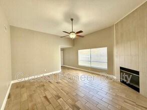 7048 Hollowell Dr in Tampa, FL - Building Photo - Building Photo