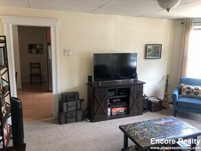 112 Thurston St in Somerville, MA - Foto de edificio - Building Photo