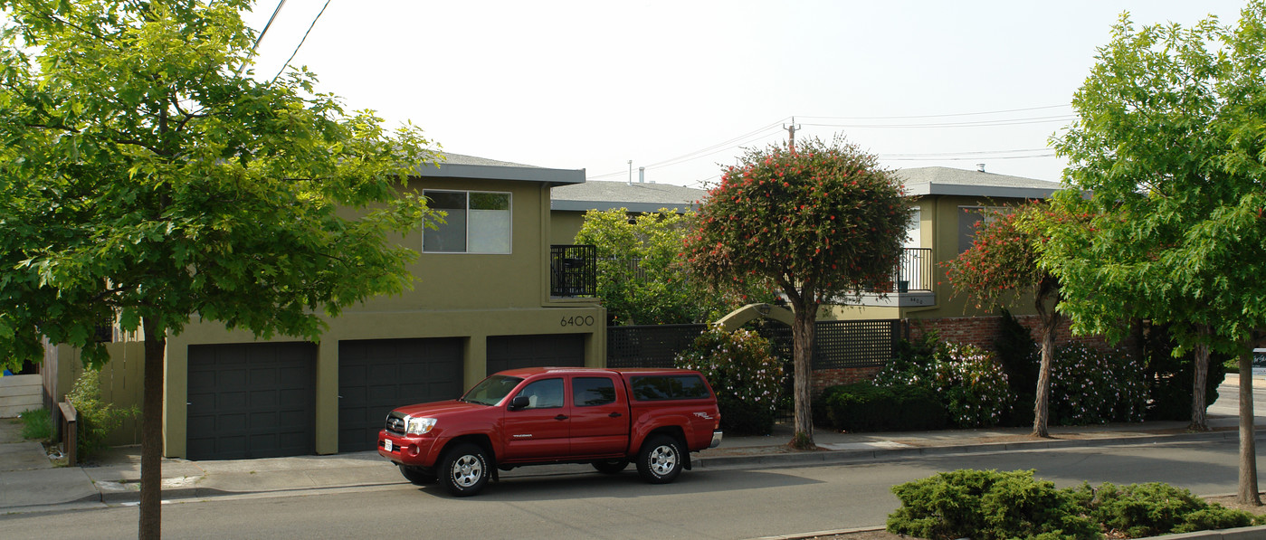 6400 Moeser Ln in El Cerrito, CA - Foto de edificio