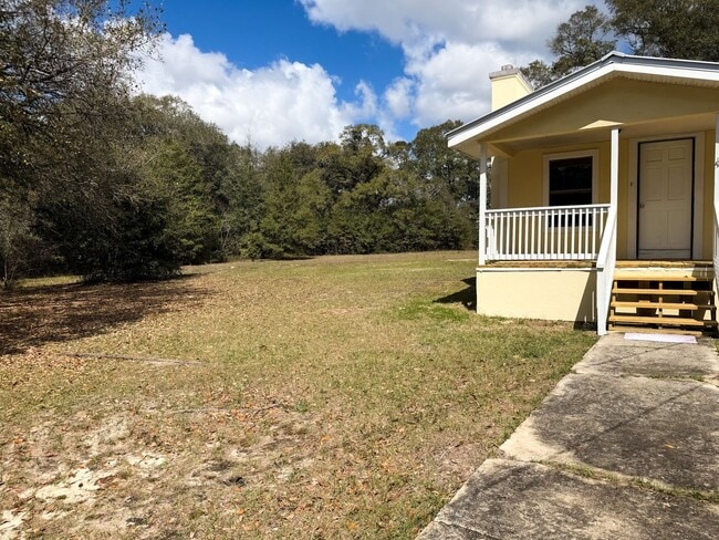 1026 E Chestnut Ave in Crestview, FL - Building Photo - Building Photo