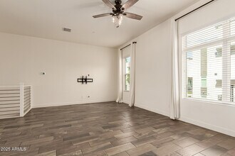 6850 E McDowell Rd in Scottsdale, AZ - Foto de edificio - Building Photo