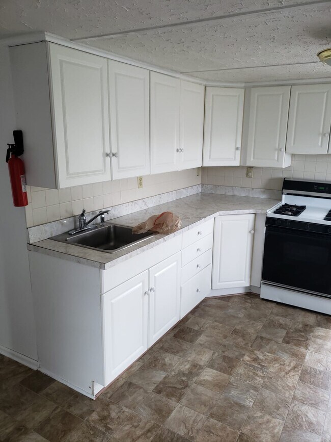 86 Grand Ave Rentals in Iselin, NJ