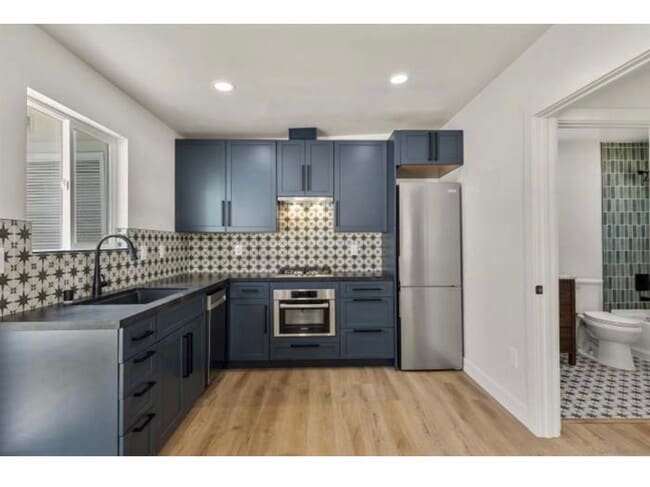 3193 Juniper St, Unit 3193