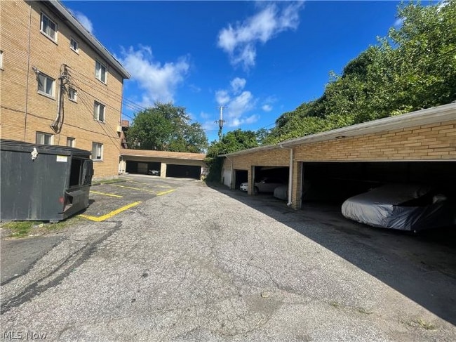1867 N Taylor Rd in Cleveland, OH - Foto de edificio - Building Photo