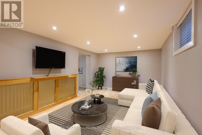 96 Glen Davis Crescent in Toronto, ON - Building Photo - Building Photo