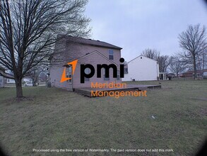 1935 Copeland Farms Dr in Greenfield, IN - Foto de edificio - Building Photo