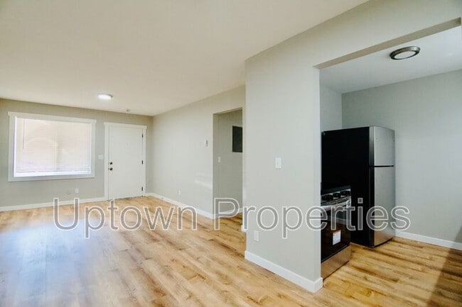 466 N Adair St in Cornelius, OR - Building Photo - Building Photo