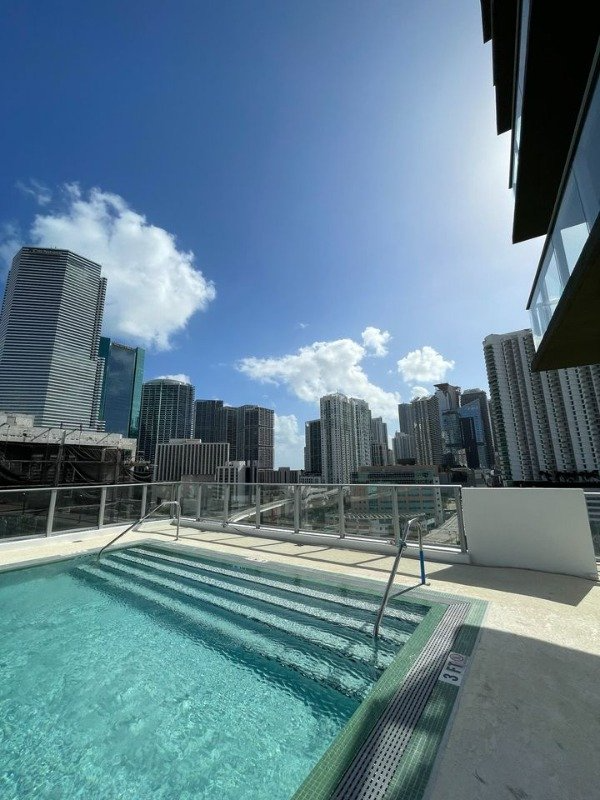 34 SW 1st St in Miami, FL - Foto de edificio - Building Photo