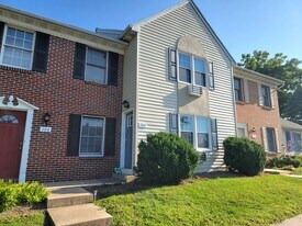 104 Bradford Dr in Leola, PA - Building Photo