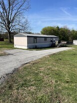 658 Old Tellico Hwy N in Madisonville, TN - Building Photo