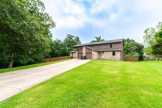 201 Briarcrest Ct in Columbia, MO - Foto de edificio - Building Photo