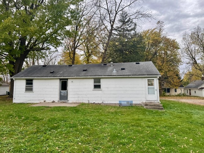 975 S Armstrong Ave in Litchfield, MN - Building Photo - Building Photo