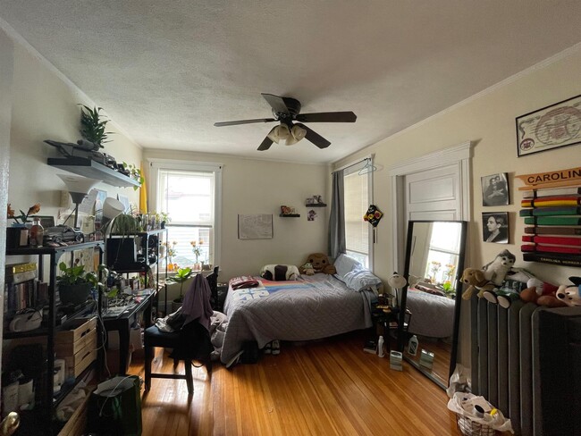 74 Avon St, Unit 2R in Somerville, MA - Building Photo - Building Photo