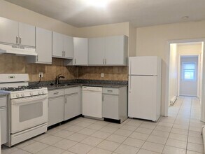 83 Yorktown St, Unit 1 in Somerville, MA - Foto de edificio - Building Photo