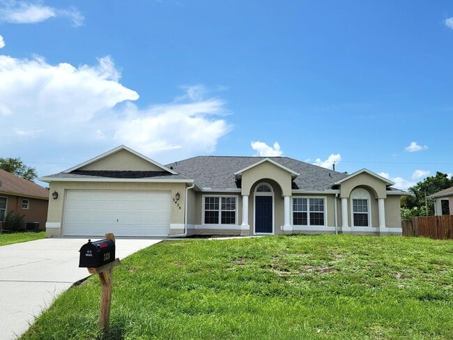 3438 SW San Benito St in Port St. Lucie, FL - Building Photo - Building Photo